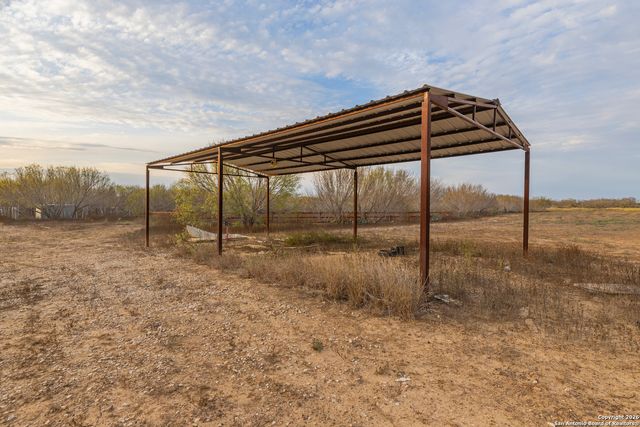 300 Private Road 2743, Moore, TX 78057