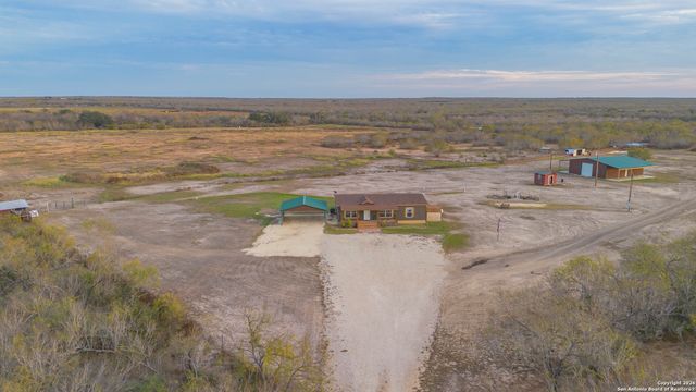 300 Private Road 2743, Moore, TX 78057