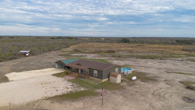 300 Private Road 2743, Moore, TX 78057
