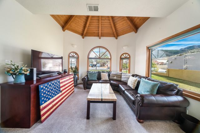 13704 Crested Butte Drive NE, Albuquerque, NM 87112