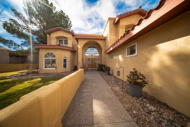 13704 Crested Butte Drive NE, Albuquerque, NM 87112