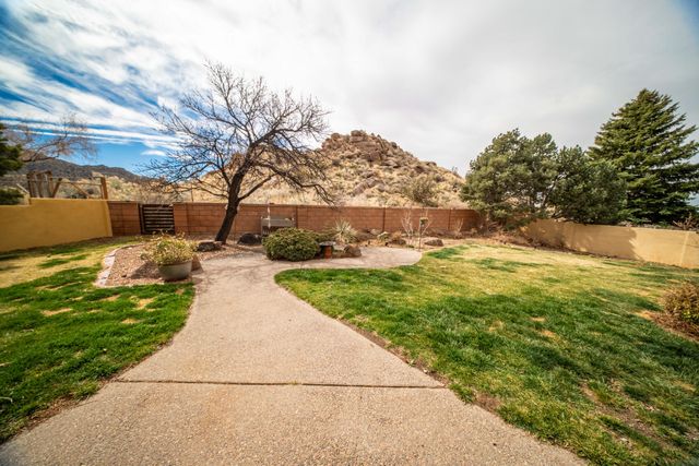 13704 Crested Butte Drive NE, Albuquerque, NM 87112