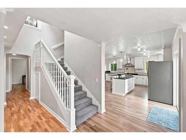 515 FULVUE Dr, Eugene, OR 97405