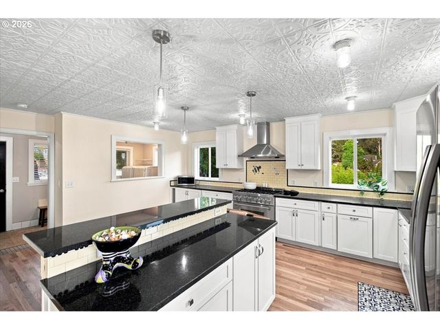 515 FULVUE Dr, Eugene, OR 97405