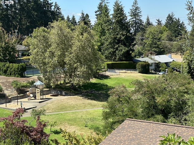 515 FULVUE Dr, Eugene, OR 97405