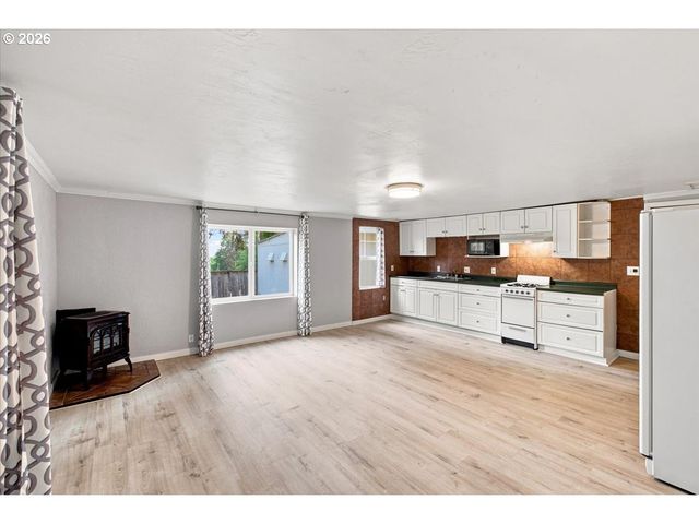 515 FULVUE Dr, Eugene, OR 97405