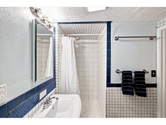 515 FULVUE Dr, Eugene, OR 97405