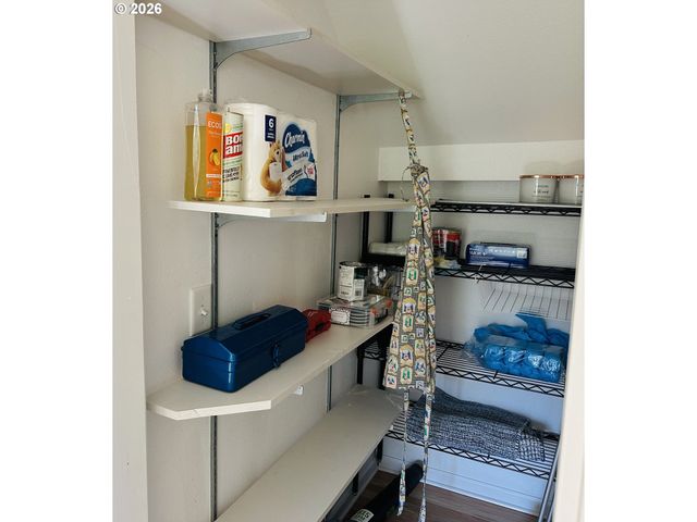 515 FULVUE Dr, Eugene, OR 97405