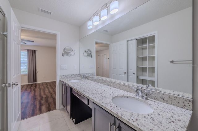 4734 WHITE SANDERLING CT COURT, Tampa, FL 33619