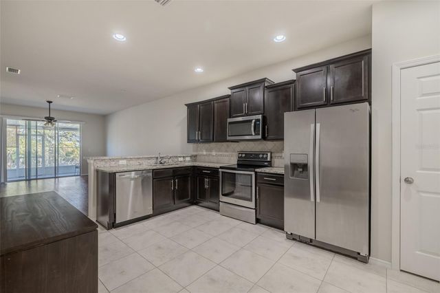 4734 WHITE SANDERLING CT COURT, Tampa, FL 33619