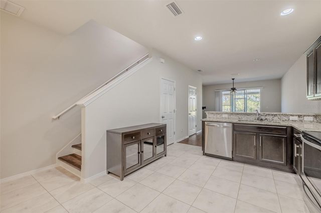 4734 WHITE SANDERLING CT COURT, Tampa, FL 33619