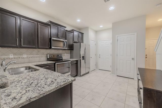 4734 WHITE SANDERLING CT COURT, Tampa, FL 33619