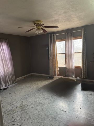 522 Mark Ave, Larned, KS 67550