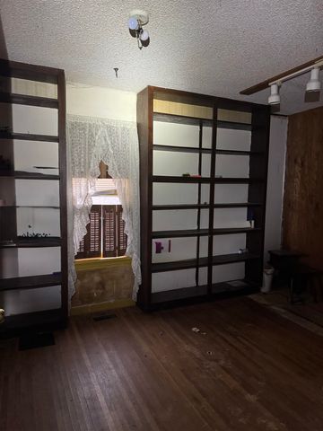 522 Mark Ave, Larned, KS 67550