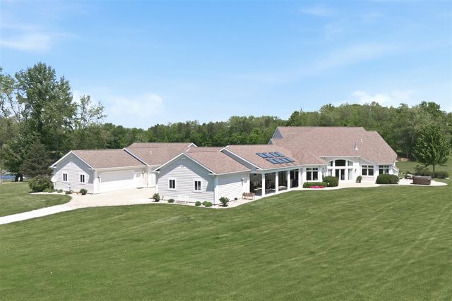 2122 Grange Road, Buchanan, MI 49107