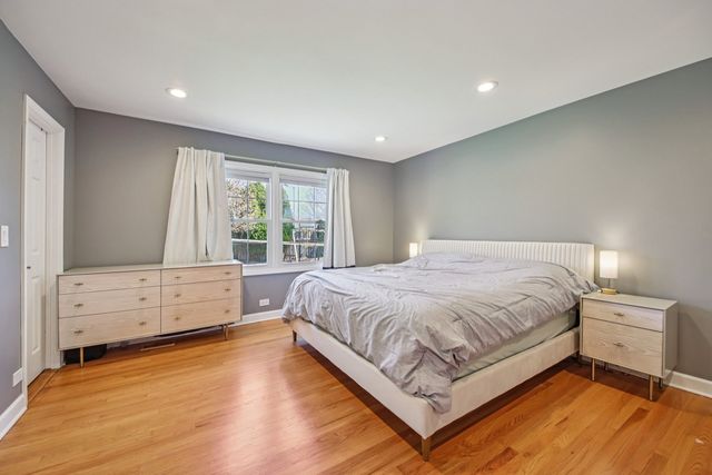 1655 Marie Lane, Glenview, IL 60025