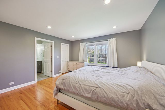 1655 Marie Lane, Glenview, IL 60025