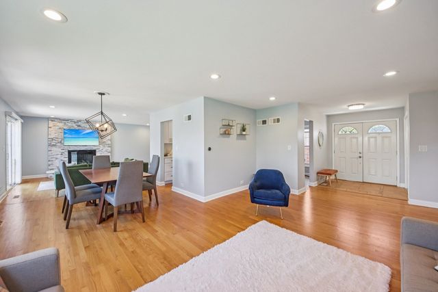 1655 Marie Lane, Glenview, IL 60025