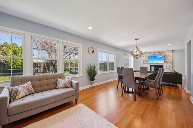 1655 Marie Lane, Glenview, IL 60025