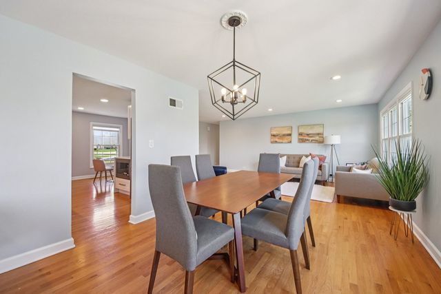 1655 Marie Lane, Glenview, IL 60025