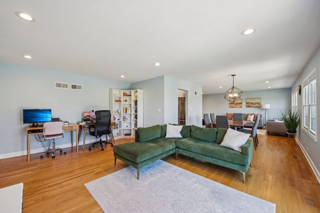 1655 Marie Lane, Glenview, IL 60025