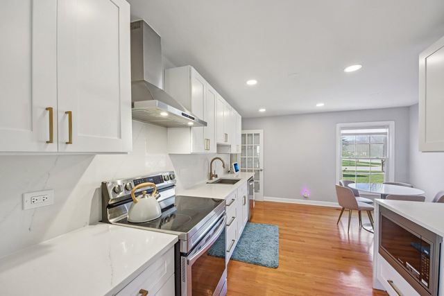 1655 Marie Lane, Glenview, IL 60025