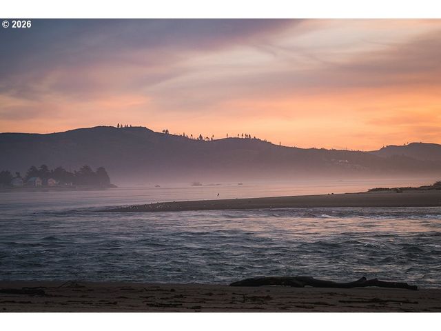 4333 Sw COAST Ave, Lincoln City, OR 97367