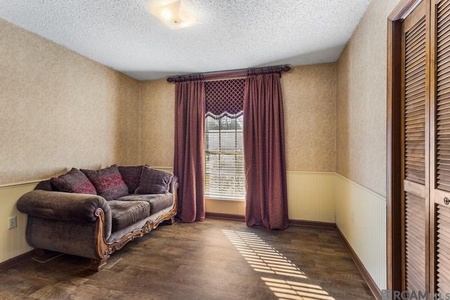 717 Tom Dr, Denham Springs, LA 70726