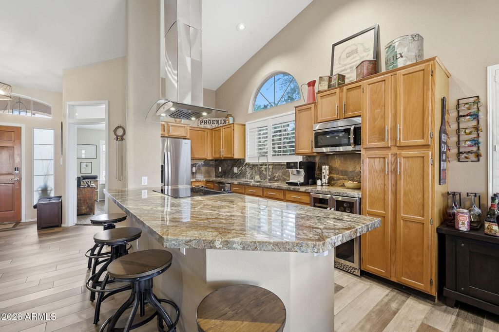 Image 12 of property listing at 6123 W FALLEN LEAF Lane, Glendale, AZ 85310