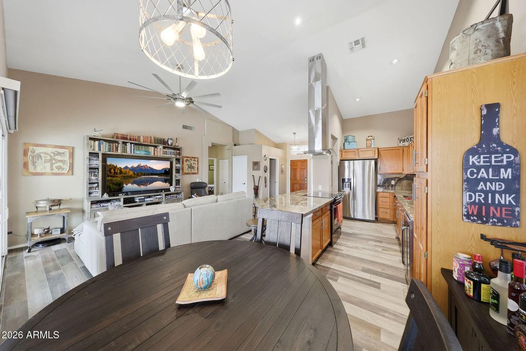 Image 15 of property listing at 6123 W FALLEN LEAF Lane, Glendale, AZ 85310