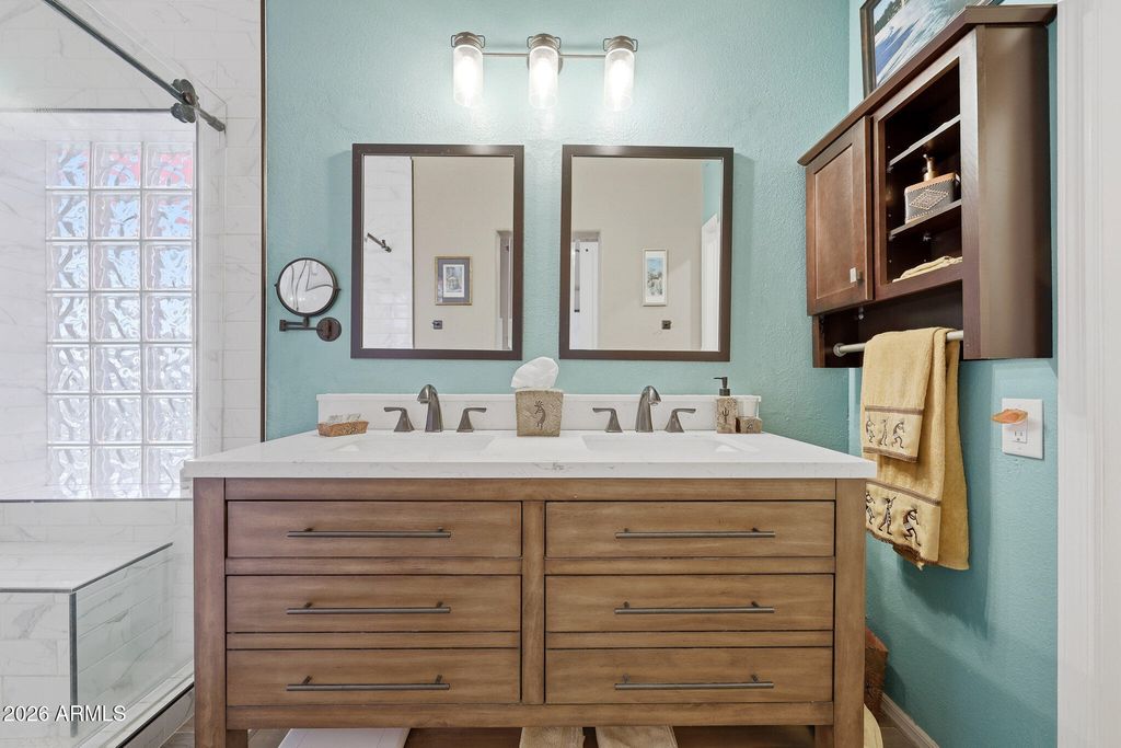 Image 21 of property listing at 6123 W FALLEN LEAF Lane, Glendale, AZ 85310