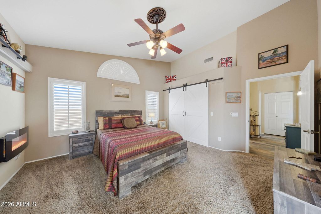 Image 26 of property listing at 6123 W FALLEN LEAF Lane, Glendale, AZ 85310
