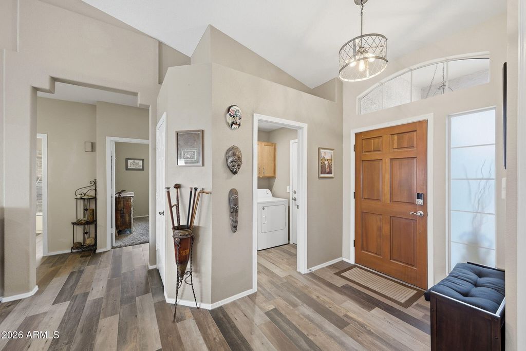 Image 3 of property listing at 6123 W FALLEN LEAF Lane, Glendale, AZ 85310