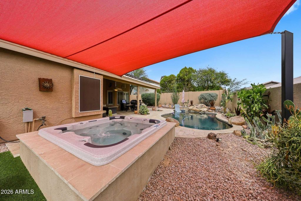 Image 47 of property listing at 6123 W FALLEN LEAF Lane, Glendale, AZ 85310