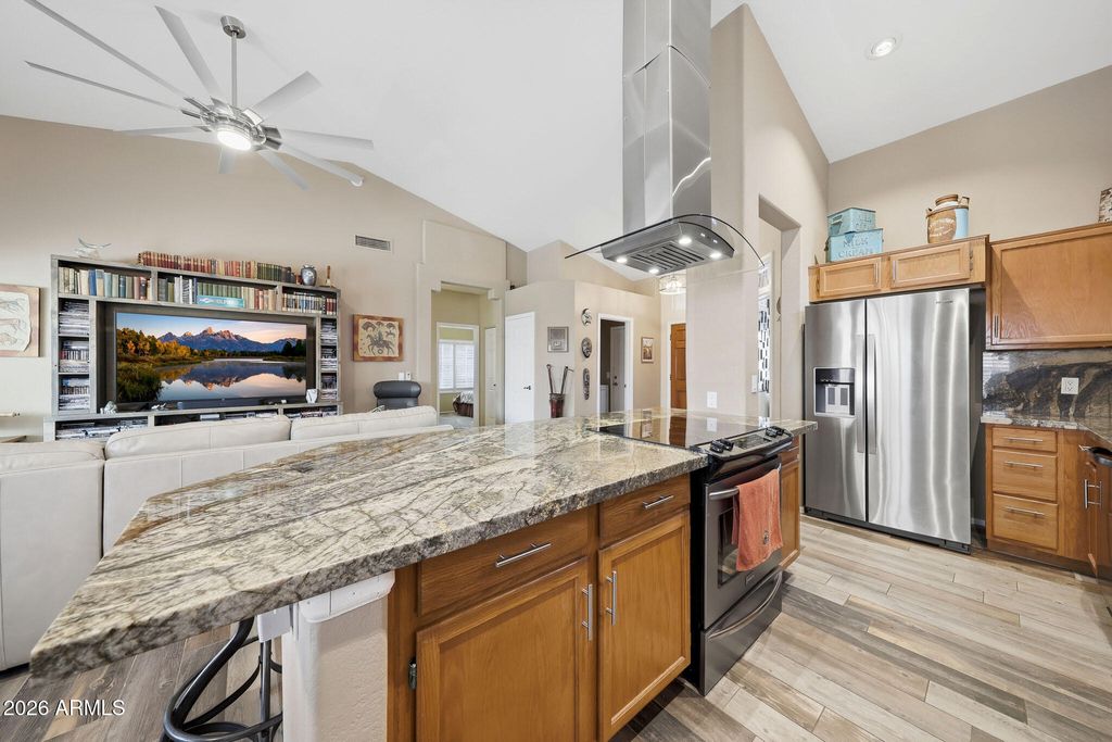 Image 9 of property listing at 6123 W FALLEN LEAF Lane, Glendale, AZ 85310