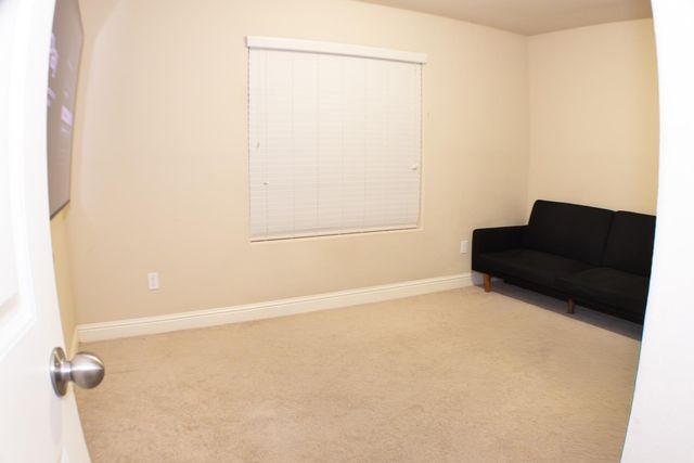 400 Pinewood Avenue, Sanger, CA 93657