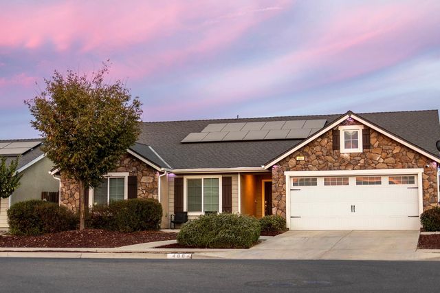 400 Pinewood Avenue, Sanger, CA 93657