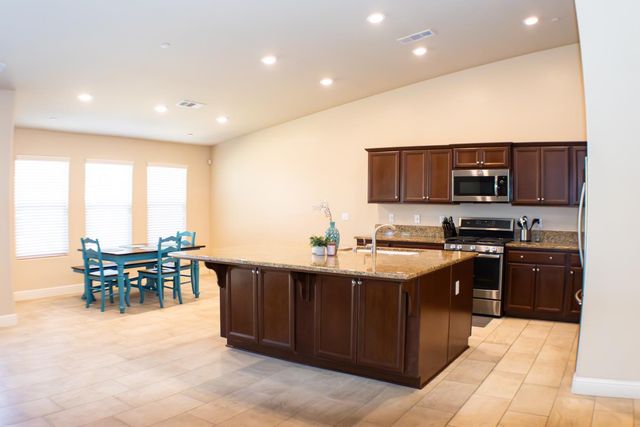 400 Pinewood Avenue, Sanger, CA 93657