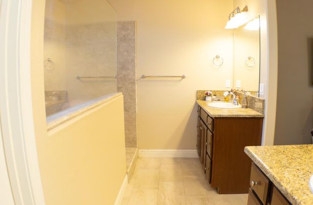 400 Pinewood Avenue, Sanger, CA 93657