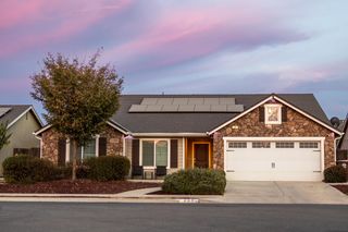 400 Pinewood Avenue, Sanger, CA 93657