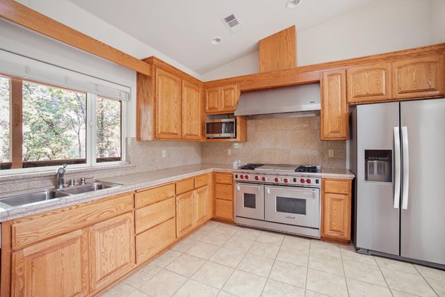 4915 Patterson Dr, Diamond Springs, CA 95619