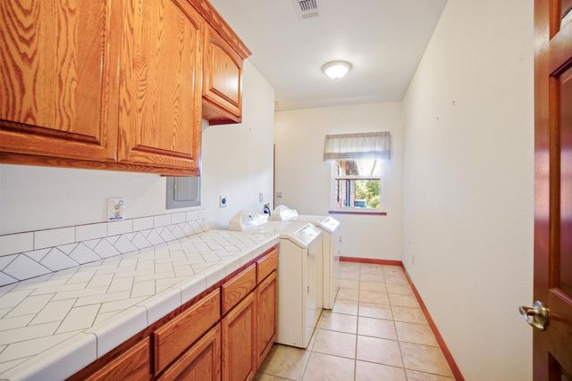 4915 Patterson Dr, Diamond Springs, CA 95619
