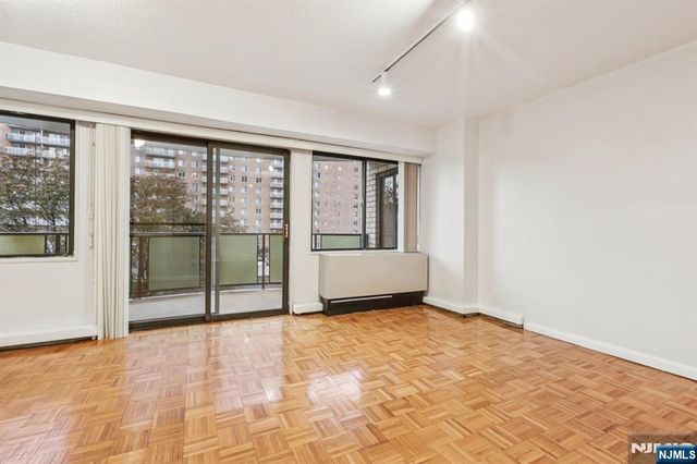 150 Overlook Avenue 6H, Hackensack, NJ 07601