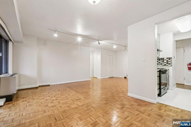 150 Overlook Avenue 6H, Hackensack, NJ 07601