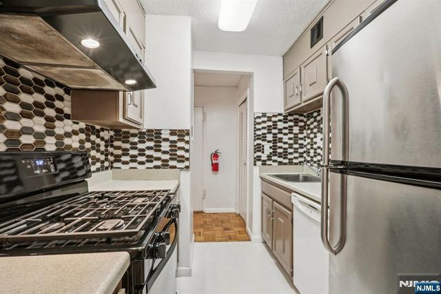 150 Overlook Avenue 6H, Hackensack, NJ 07601