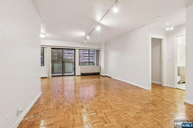 150 Overlook Avenue 6H, Hackensack, NJ 07601