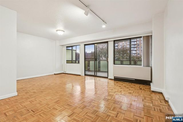 150 Overlook Avenue 6H, Hackensack, NJ 07601