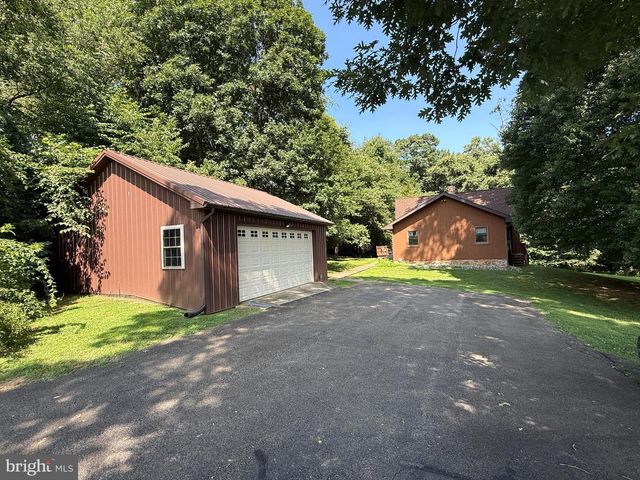 946 STREET RD, Oxford, PA 19363