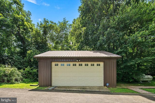 946 STREET RD, Oxford, PA 19363