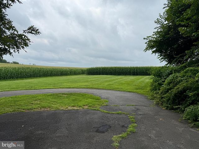 946 STREET RD, Oxford, PA 19363